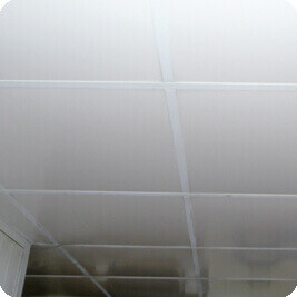 Faux plafond PVC blanche cuisine professionnelle