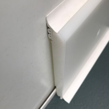 plinthe polyethylene blanche a joints d etancheite souples nelinkia