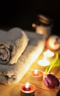 Serviette et bougies d'ambiance