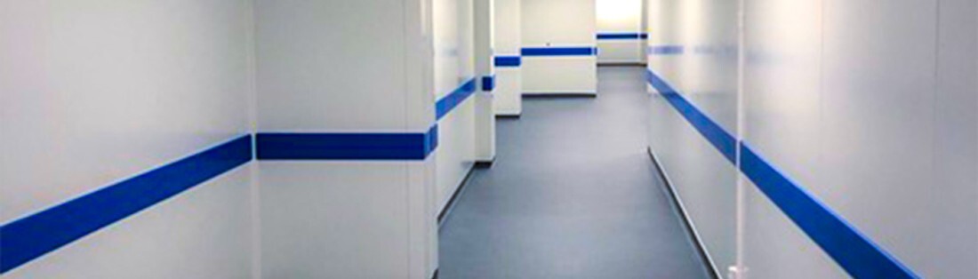 lisse en polyethylene dans couloir