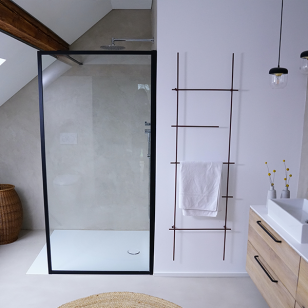 douche à l'italienne avec paroi en verre