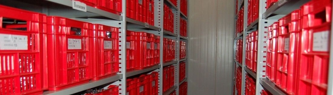 rayonnage chambre froide boites rouges