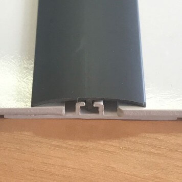 Profilé de jonction gris foncé pour plaques de 2 à 3 mm d'épaisseur