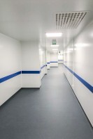lisses en polyéthylène bleues pour protéger les murs des chocs