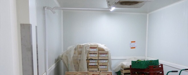 chambre froide avec produits entreposés