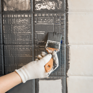 peinture grise sur un carrelage