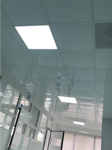 Dalles de faux plafond LED blanches