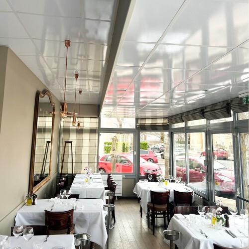 création du faux plafond d'un restaurant 2