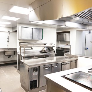 Vue sur une cuisine professionnelle