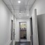 faux plafond rénové d'un couloir 2