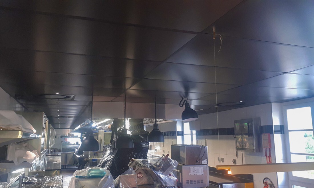 Dalles de plafond noire en PVC