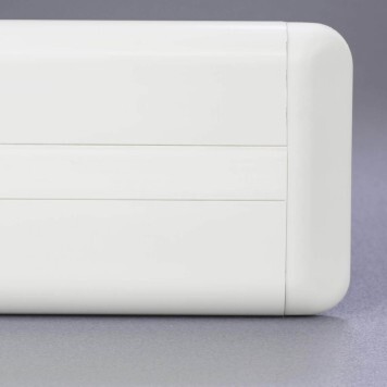 parechoc-PVC-vue-de-face-avec-embout-cache-vis-blanc