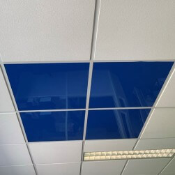 Dalle faux plafond 600 X 600 bleue 3 mm brillante lavable