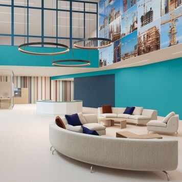Réalisation paroi salle de bain avec Panneau mural décoratif intérieur PVC Satiné Bleu Jade "Vibrance" Altro Whiterock Satins