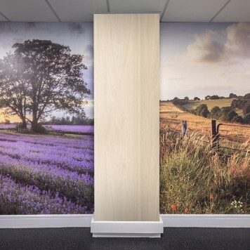 Plaque pvc imitation chêne clair sur poteau