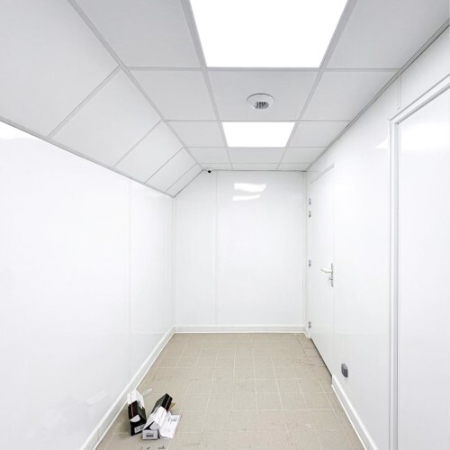 murs et plafond d'un laboratoire mis aux normes HACCP 2