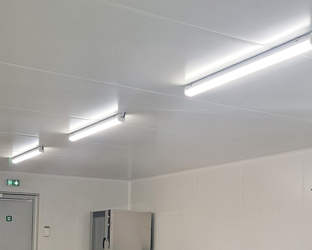 Plafond en panneaux sandwich