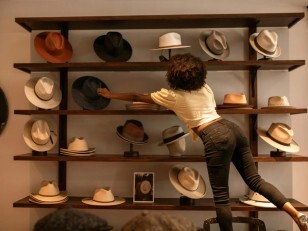 présentoir à chapeaux