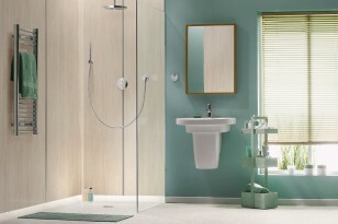 Douche réalisée avec plaques PVC brillantes coloris Crème