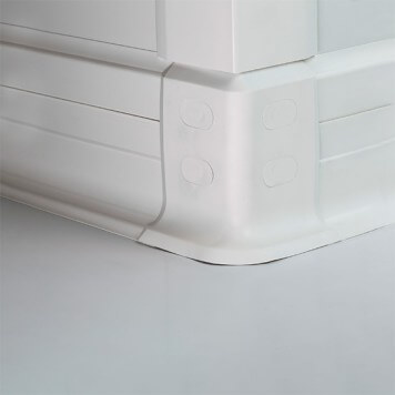 Angle externe blanc pour plinthe PVC à lèvres souples en situation