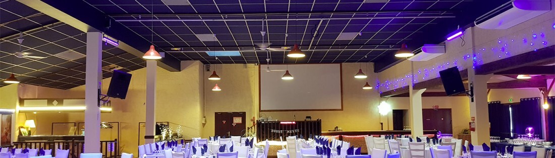 Faux plafond d'une salle des fêtes