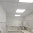 Faux plafond en dalles blanches pvc laboratoire 2