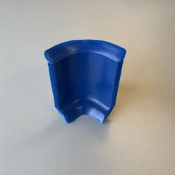 Angle interne adhésif bleu 3D pour plinthe à lèvres souples