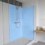 Réalisation parois de douche avec panneau mural décoratif brillant Bleu Doux "Slip Stream" Altro Whiterock Chameleon
