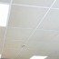 Dalles de faux plafond coloris blanc/beige "calcaire"