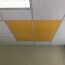 Dalle de faux plafond jaune en situation