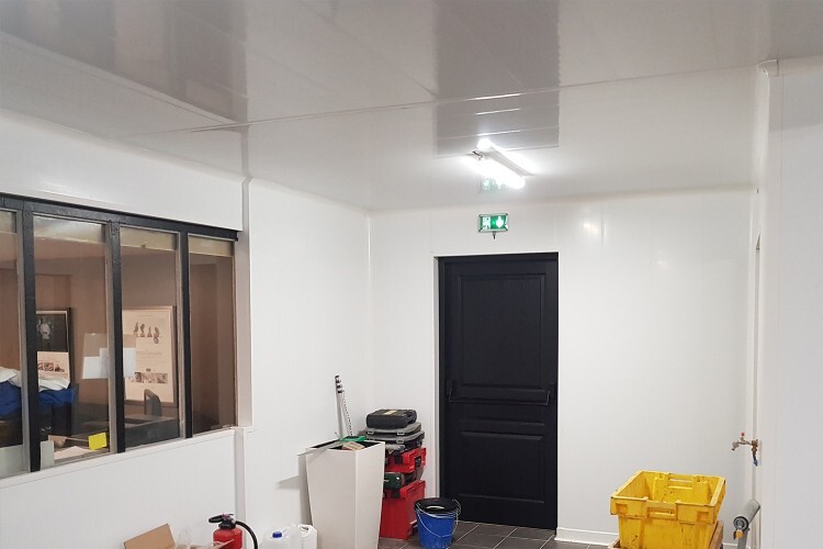 plafond cuisine gastronomique étanchéifié avec congés d'angle 2