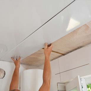 Pose de lambris au plafond