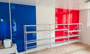 Boucherie rénovée en pvc bleu blanc rouge