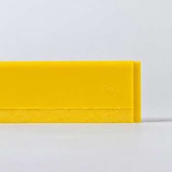 Plinthe en Polyéthylène jaune dos a