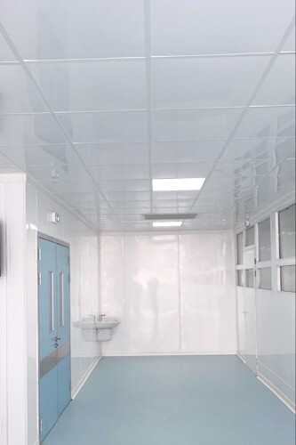 laboratoire mis aux normes HACCP avec plaques PVC blanches 2