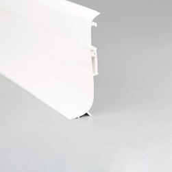 Plinthe PVC gris-blanc à lèvres souples (proche RAL 9002)