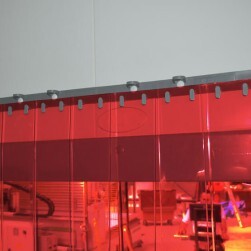 Rideau à lanières PVC standard rouge transparent -  Recouvrement 100%