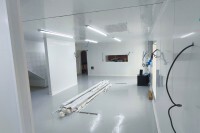 plafond avec lambris alvéolaire cuisine professionnelle