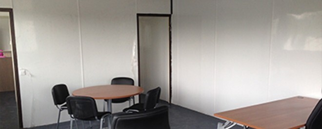 bureau rénové avec revêtements muraux en pvc