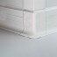 Angle externe blanc pour plinthe PVC à lèvres souples en situation