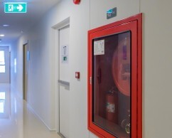 porte coupe feu couloir