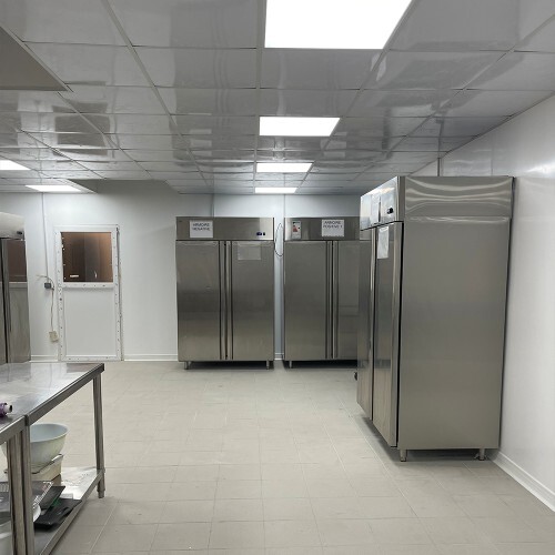 Entrepôt après rénovation en cuisine professionnelle