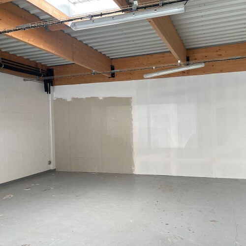 Entrepôt avant rénovation en cuisine professionnelle