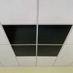 Dalle faux plafond 600 X 600 noire satinée 2,5 mm lavable