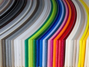 plaques pvc de différentes couleurs