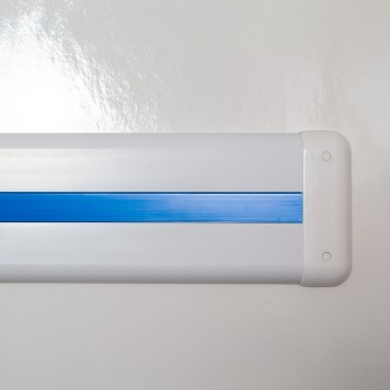 cache vis pvc bleu monté