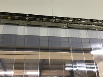 rideau à lanières transparentes