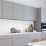 Réalisation crédence cuisine avec panneau mural décoratif brillant Blanc Eclatant "Pure Innocence" Altro Whiterock Chameleon
