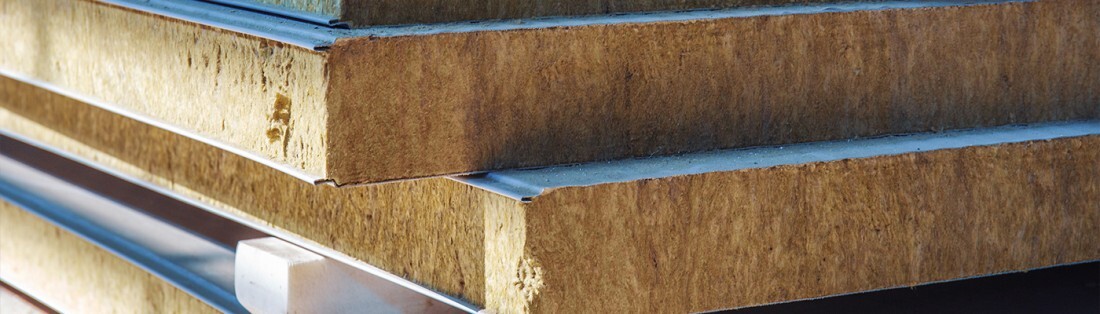 Zoom sur la mousse isolante de panneaux sandwich