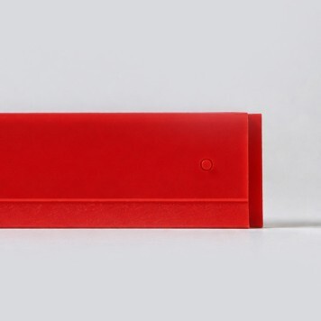 Plinthe en Polyéthylène rouge dos a